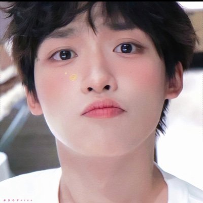 emem25326086's profile picture. 
