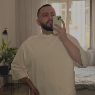 nazariiiio's profile picture. 