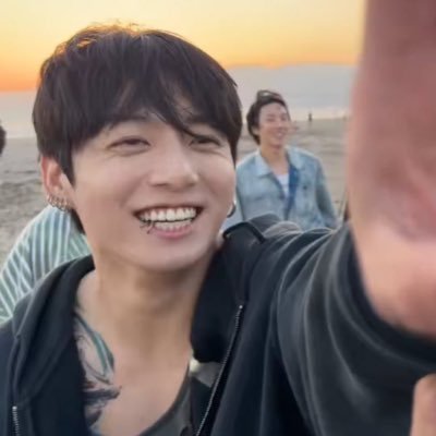 struggling jikook writer ⢠professional namjoon thinker