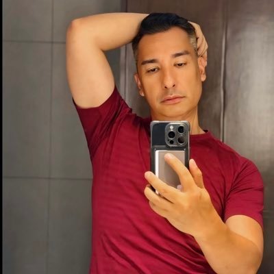 SINGLE, Traveler ✈️ Fun loving 🕺 Dog dad 🐶 Inspirational 💡 Living life to the fullest 🥰 Naughty at times 🤣 #DaServeFam Insta:CoachMD48