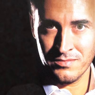 اجمع كل التناقضات ! مهندس مع وقف التنفيذ، مزاجي بحت رغم هلاليتي ، كاظمي الهوى ،من مواليد الجدي ..
