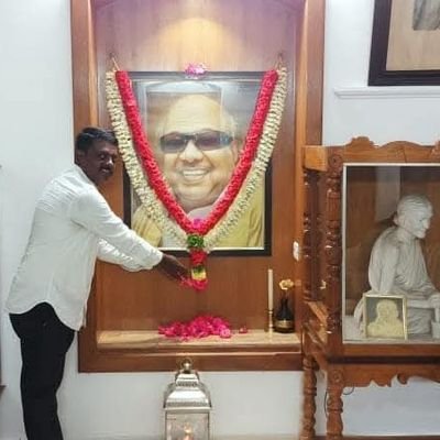 திராவிட முன்னேற்றக் கழக தகவல் தொழில்நுட்ப அணி ஒருங்கிணைப்பாளர் ஆயிரம் விளக்கு மேற்கு 109 வது வட்டம்.
சென்னை மேற்கு மாவட்டம்.