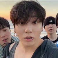 Val⁷ 🇵🇸 (@__tae_bear) 's Twitter Profile Photo Val⁷ 🇵🇸 (@__tae_bear) 's Twitter Profile Photo