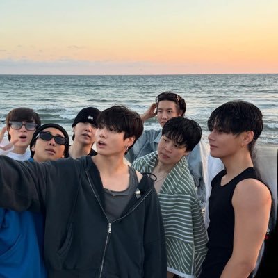 HOT PEOPLE LOVE BTS 🥵 24 « | » ima simp for bangtan🫶🏼 ‼️BTS = 7‼️// Fan account for @BTS_twt