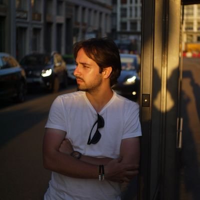 AmirTheReza's profile picture. از شریف آزاد شدم، از تهران فرار کردم، حالا اینجا نمیدونم چی کار دارم میکنم