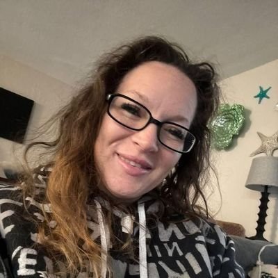 GOD First 🦅✝️
Cute Single looking for serious relationship
(I love Quotes 👋😊)