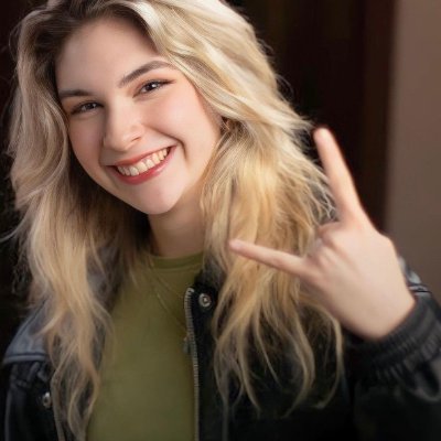 i post pictures of dany's smile, the most beautiful smile ever | @TheWarningBand2⚡️