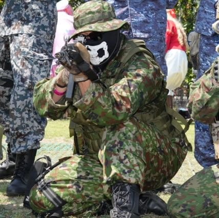 迷彩コス(主に自衛隊)しかしてないですが、楽しんでます!会場で出会ったら絡んでね〜
無言フォローしちゃいますが、キツイ方は無視して頂ければ幸いです