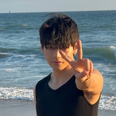 Taevimyloml's profile picture. Ot7 Army 🙆🏻‍♀️ 
BTS = HOME, FAMILY🫂❤️  
Borahe!!💜