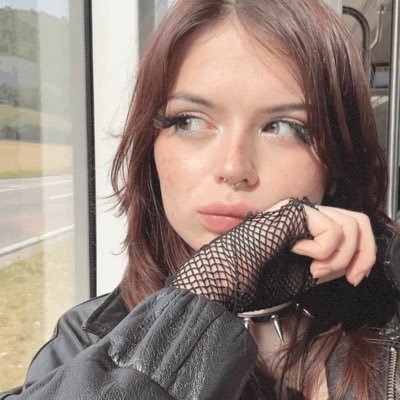 GeldHerrin. 21y.o. Kontaktiere mich nur, wenn du eine echte Verbindung suchst. Liebe Dynamik 😈