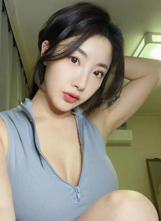 5vezC7Wt3mR01p's profile picture. その胸のサイズを余裕がありますか？