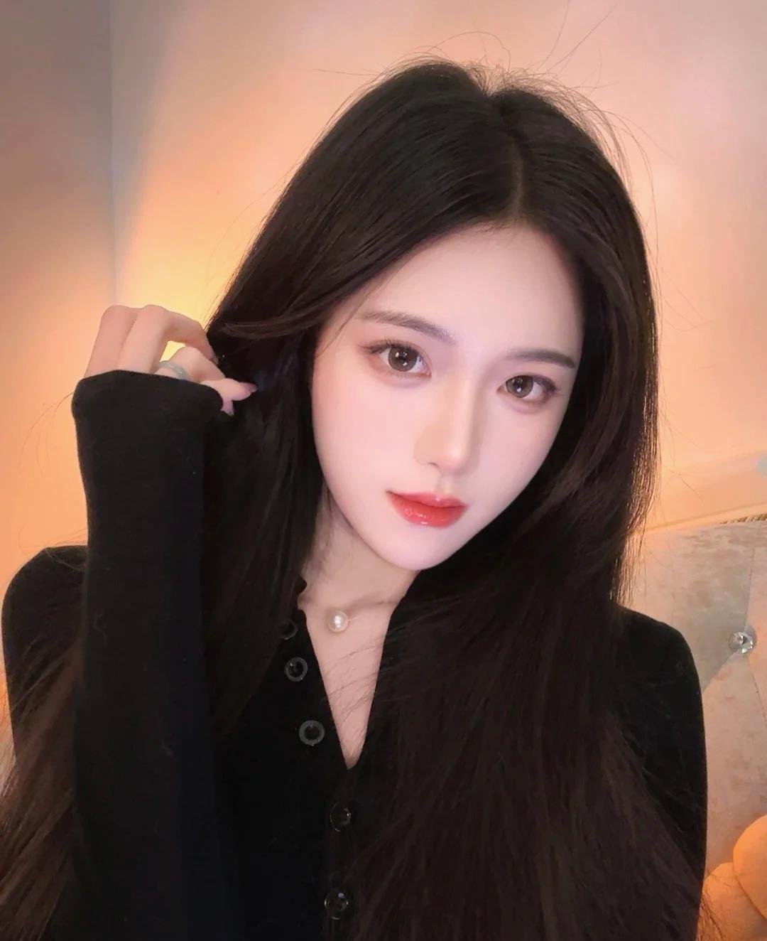 bDk4hoJ0L238xPz's profile picture. 今はちょっと濡れているのに見せるの？