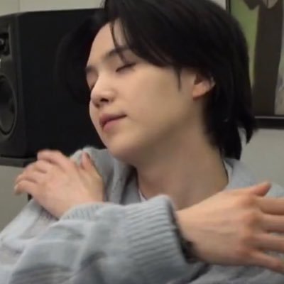 ARMY and librarian, ace, she/her, ‘83, permanently biaswrecked by Min Yoongi, OT7. What is my life even. (Fan account.) | 🐿️ Hobipalooza 2.0 | 🐹 Hamsterdam