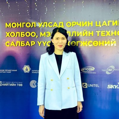 Өөрийгөө хайрлахаас түрүүнд бусдыг хайрлахад Монголчуудын мөн чанар оршдог. ~ Д.Урианхай ~