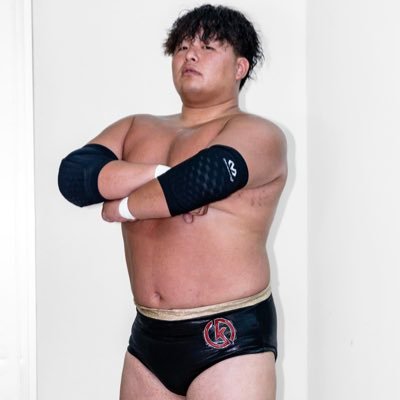#大分県 のプロレス団体 #プロレスリングFTO 所属 「不撓の猛牛」#岡崎恭也 です🦬 2020.12/26デビューの24歳 試合観戦チケットはDMにて #猛牛鳥人コンビ #Revolución #猛牛ポーズ #プロレス #大分市 #prowrestler #prowrestling