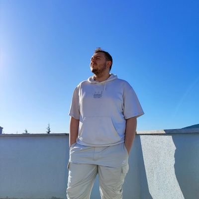 FaruKiSC's profile picture. Football Writer and Streamer @kick_turkey
fazlaca dinamik, çokça pragmatist futbol 

irtibat: omerfarukselman@hotmail.com