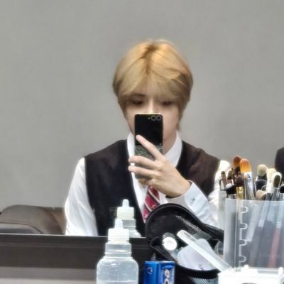 beombeom0304's profile picture. 서로 다른 너와 내가 하나의 꿈으로 모여 함께 내일을 만들어간다