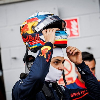 #FA14 #MV1/33 #CS55. #AP10, #JMA23 y demás🇪🇸🏎️🏍️. 💙❤️ y 🤍🖤🦇. Iniciando en las MMA y algo de boxeo 🥊
Colaboro en @firstlapf1 ✍️🗒️
IG 📸: sesi.jpg