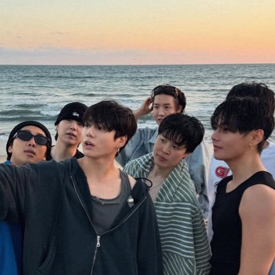 kv_readingacc's profile picture. 20 | she/her
#taekook #bts #bl