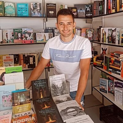 Pensador de sueños y contador de historias
Autor de:
La trilogía Tierra de leyenda y A queimada das ánimas
