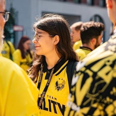 Fan du PSG et de Vitality ( GH 🐝 )! ⚽️🎮Veut devenir maître chien dans la gendarmerie 👮🏻♀️🐕