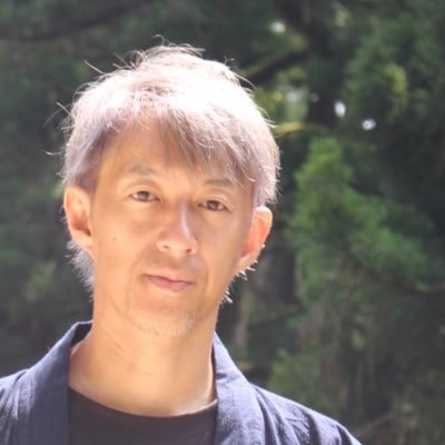 「あなたの本音に向き合えることが、僕の悦び」 生きづらさを手放し、使命を見つけるオンラインコミュニティ運営4年目。仏教や心理学をベースにしたメンタリングで、これまで400名の人生開花をサポート。兄を失った経験から見つけた使命は、縁ある方々が“生きがい”を持って生きられる優しい世界を創ること。