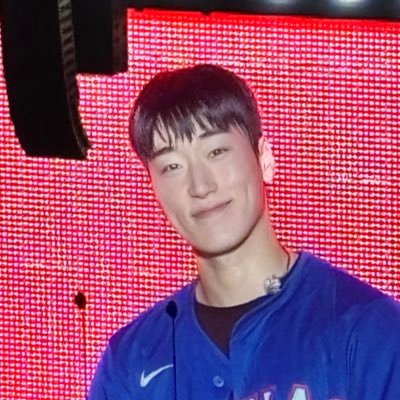 sanniestoast's profile picture. i dont shut up about sannie and ushijima so sorry if I’m annoying ☝️🤓 / i love choi san / i love shiratorizawa / i got noticed by ushiwakas va