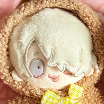 แอคบ่น บางทีก็วาดบ้าง รีโพสต์เยอะ
see my art pls go to @ellmyr03 or @ellmyr_dcst
