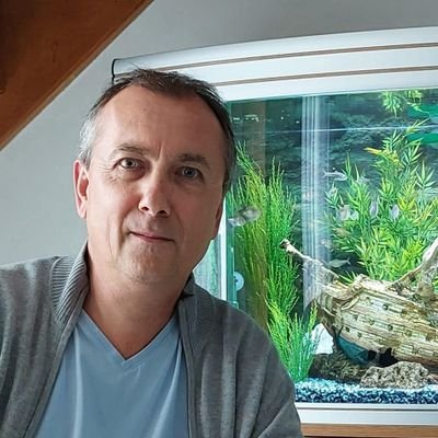 Contributeur https://t.co/kjMqEpeyBA et https://t.co/ytdCCshRt0.
Auteur de Dans l'entre-moi - Le tourbillon de la vie et Le cœur pleure quand les yeux brillent.