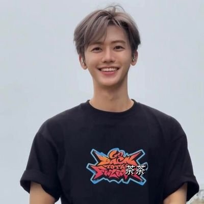 🦋💜แม่แท
🍀🐰หนูโด
🩷🐰น้องแจม
🩵🐶น้องน่อ
💚🩷Nct Dream
9Years 7Dream