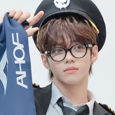 Twitter account made for SB19 🍎
Zhang Hao🎻 JL Gaspar✨️