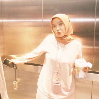 parasitamin's profile picture. eazy peazy crazy lemon zqueezy