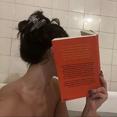 — ͏✿𝅼 fã nata de fantasia com romance & personagens morenos sarcásticos de conduta duvidosa! ✽ 👾: livros • café • doramas | sabrina carpenter 🤍
