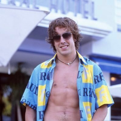 vicoviquezz's profile picture. Twittero exretirado.