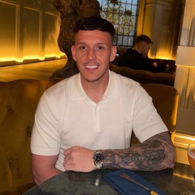 Surrealss_'s profile picture. 