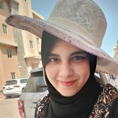 لا تحسَبِ المجدَ تمرًا أنتَ آكلُه لن تبلغَ المجد حتى تلعَق الصَّبِرا . 🌸