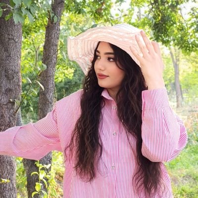 حس و حال فانی و ناپایداره؛
لحظات ناپایدار رو باهم به اشتراک می ذاریم.
کجا داشتم میرفتم؟یادم نمیاد!