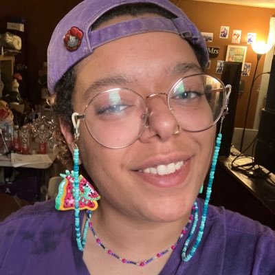 Artist & sticker maker ✨ Hundred Snail Squad SnArtist 🐌 they/them 🩷💜💙✨