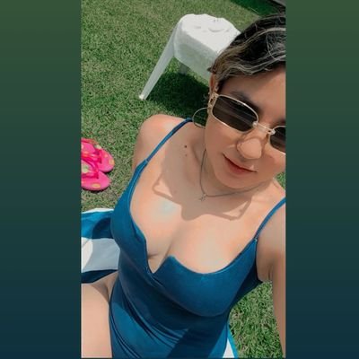 Coqueta, poeta y profeta ❤️‍🔥
Bonita y cachonda♥️
