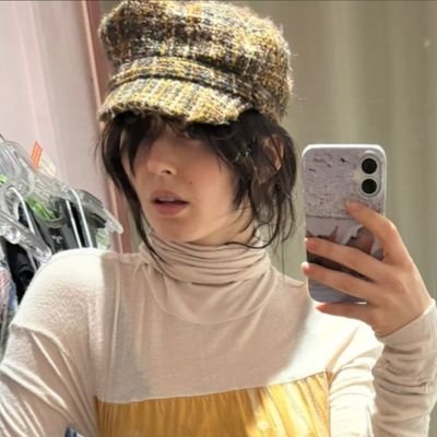 Non-binary lesbian 🎨 | All pronouns | Artist | Ruby Cruz enthusiast since Nov '22 🏳️🌈