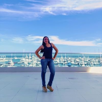 Comunicadora- Periodista- Voice over
Marketing y política.
Lectora voraz
#Coffee #Sunset #Lover
Transmitiendo desde #LaPerla
.
🅵🅰🅲🆃🅰, 🅽🅾🅽 🆅🅴🆁🅱🅰