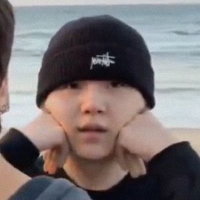 아포방포
OT7 have my heart but Yoongi owns my soul.