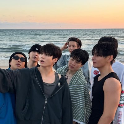 ģķ¬ė°©ķ¬ š. ā that bright infinity inside your eyes, my universe. ā§ ā¹Ė³Ā· a whalien 52 in the bangtan universe. she / her - mĆ©x. š²š½ (fan account). źŖĢ¤Ģ„ ā·