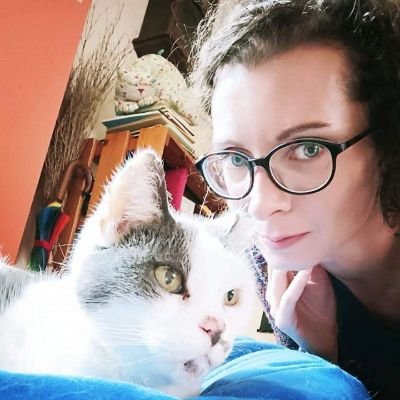 Ongrijpbare uitingen van een bijna middelbare vrouw. Kattenmens. Dicht graag.