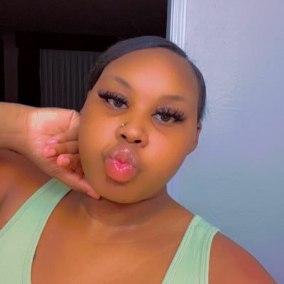 Big mama😍 23 yrs old 😎 mother of 3 🩷🩵🩷 not with the games 💯 where the ballers & tricks at 👀