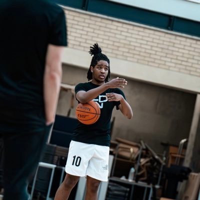 Bull city prep 26’| Point Guard| 6 foot 2|6 foot 7 wingspan| 90kg|4.0 GPA| Contact: +1 (910) 228-0615 Aaronbrooksbusiness@gmail.com