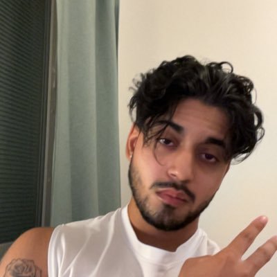 Former rank 1 Zed EUW || 33 000 follower Streamer https://t.co/RtSF82RQi0 Business Student