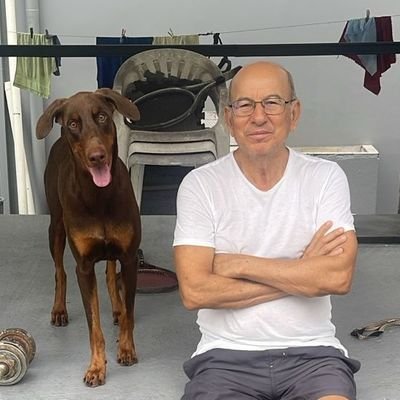 LuisAlfredoAlc's profile picture. Médico Ecuatoriano. Orgulloso esposo, padre y abuelo. Católico.