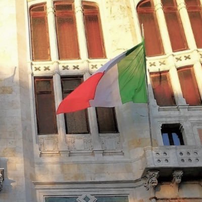طالب في علم الاحياء البحرية Marine biology في مقاطعة اولبيـا الايطالية .. دفاعي عن وطني ليس ميول بل استقامة