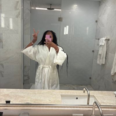𝓜𝓪𝓼𝓽𝓮𝓻 𝓒𝓪𝔂𝓭𝓮𝓷 👶🏼🙏🏼💛 • Shop @ Girls Everything 🧚🏼♀️🛍 (456-2479) 𝐵𝑒 𝒴𝑜𝓊𝓇𝓈𝑒𝓁𝒻 but be your 𝐁𝐄𝐒𝐓 𝐒𝐄𝐋𝐅.. ✨💛🍾 Mompreneur 🍼